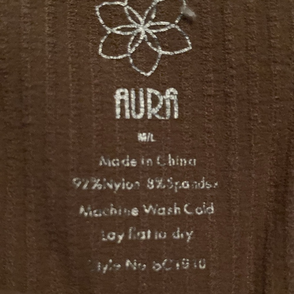 M/L - Picture 3 of 3
